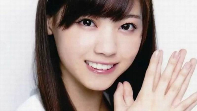 Nanase Nishino (Nogizaka46) Tirukan Pose Jojo Yang Legendaris (1)