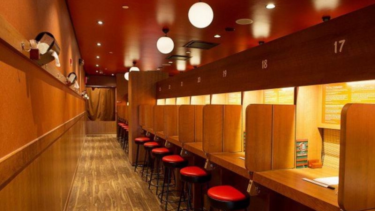 Restoran Ramen di Jepang ini Surga Bagi Para Jomblo (1) Restoran Ramen di Jepang ini Surga Bagi Para Jomblo (1)