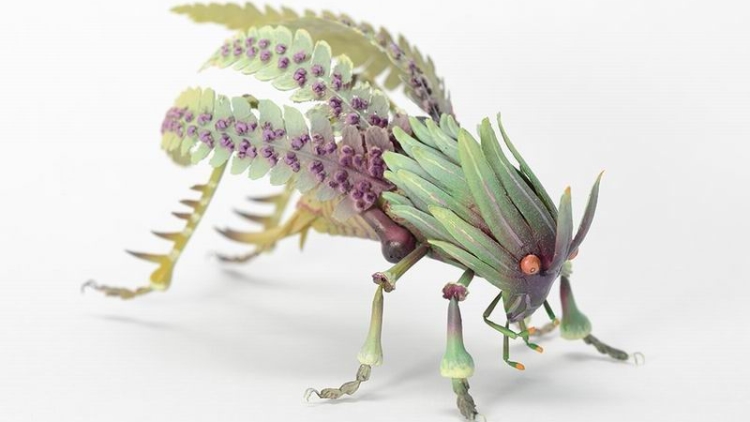 Wow, Seniman Jepang Ciptakan Patung Serangga Berbentuk Daun Yang Imajinatif! (1)