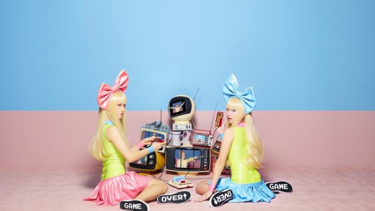 Duo Manekin, FEMM, Rilis Lagu Baru Tampilkan LIZ Sebagai Video '3D Palsu'! (1) Duo Manekin, FEMM, Rilis Lagu Baru Tampilkan LIZ Sebagai Video '3D Palsu'! (1)