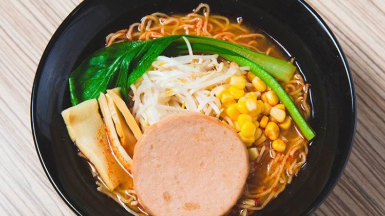 Mencari Ramen Untuk Vegetarian Kunjungi Maid Cafe di Jepang Ini! (1)