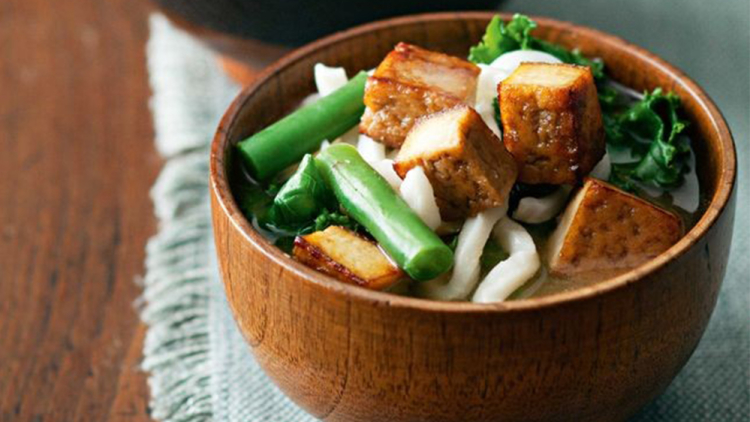 Resep Sup Miso Jepang Dengan Kale dan Tofu Renyah Resep Sup Miso Jepang Dengan Kale dan Tofu Renyah