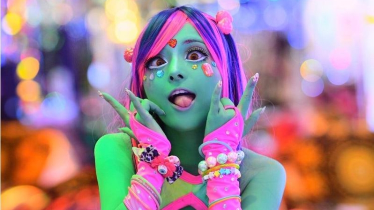 Ishoku Hada, Seni Melukis Tubuh Penuh Warna Dari Jepang