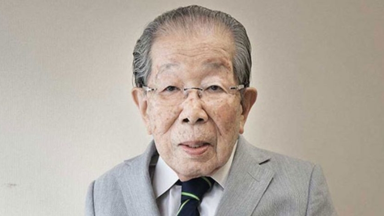 Kakek di Jepang Berusia 105 Tahun Ini Mengungkap Rahasia Panjang Umurnya (1) Kakek di Jepang Berusia 105 Tahun Ini Mengungkap Rahasia Panjang Umurnya (1)