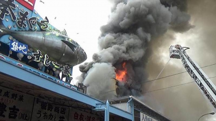 Pasar Ikan Tsukiji Tokyo Dilalap Si Jago Merah (1) Pasar Ikan Tsukiji Tokyo Dilalap Si Jago Merah (1)