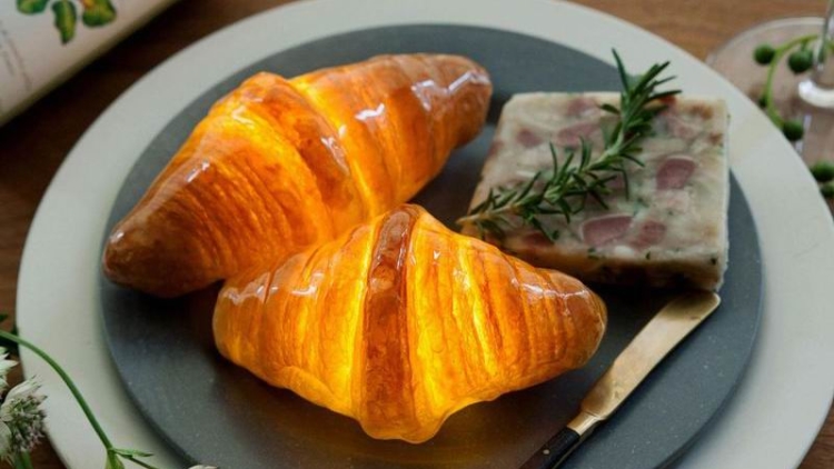 Pampshade, Roti Dari Jepang Yang Bisa Menyala Dan Terlihat Menggiurkan (1) Pampshade, Roti Dari Jepang Yang Bisa Menyala Dan Terlihat Menggiurkan (1)