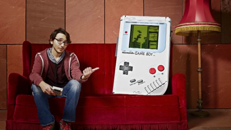 Pecahkan Rekor Guinness, Gamer Ini Ciptakan Game Boy Raksasa Yang Benar-benar Bisa Dimainkan! Pecahkan Rekor Guinness, Gamer Ini Ciptakan Game Boy Raksasa Yang Benar-benar Bisa Dimainkan!