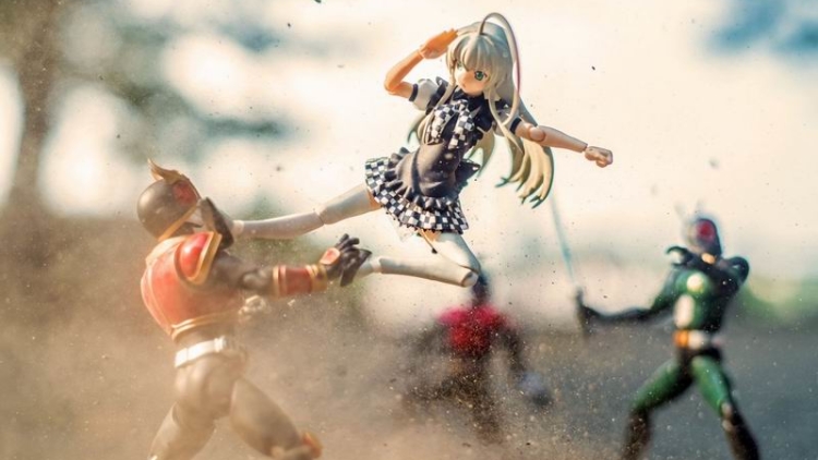 Pengguna Twitter di Jepang Buat Foto Figure Menjadi Lebih Dramatis