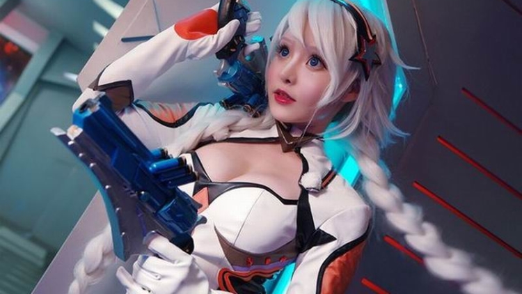 Tragis, Cosplayer Cantik dan Populer Ditemukan Tewas Tenggelam di Kolam Renang! (1)