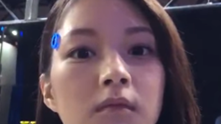 Tampil Sebagai Robot, Wanita Ini Berhasil Menipu Ribuan Pengunjung TGS 2017 Tampil Sebagai Robot, Wanita Ini Berhasil Menipu Ribuan Pengunjung TGS 2017