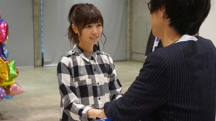 Inilah 6 Tanda Kalau Seseorang Terlalu Banyak Ngidol, Setuju