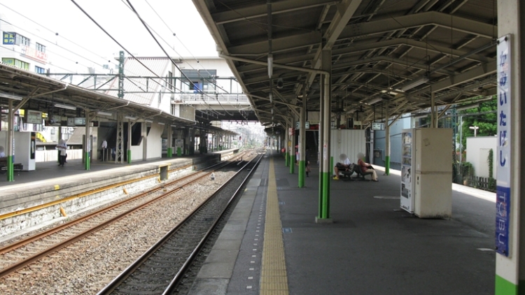 Tobu-railway-tojo-main-line-Kami-itabashi-station-platform
