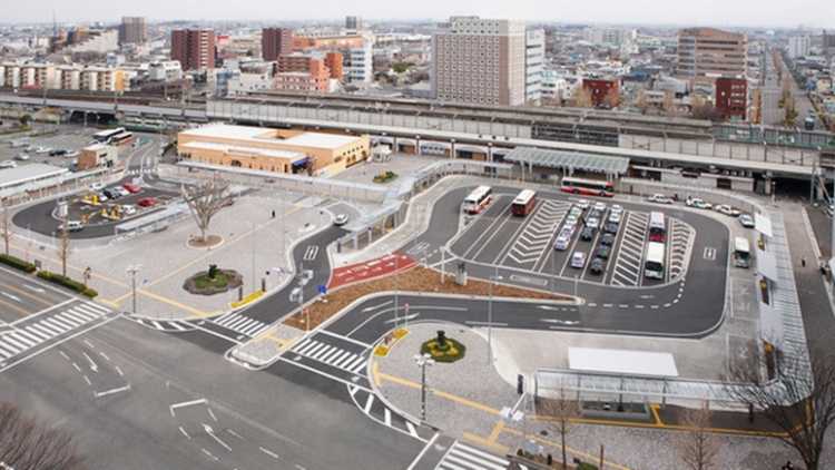 JR-Maebashi-St.-Bus-shelter-01