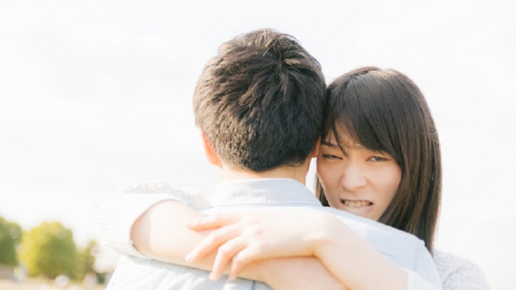 Menurut Survei, Banyak Orang Dewasa Di Jepang Menganggap Cinta Itu Menyakitkan