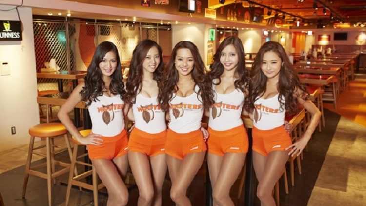 Hooters Di Ginza Sediakan Ruang Kerja Murah Dan Gratis Untuk Pelajar Hooters Di Ginza Sediakan Ruang Kerja Murah Dan Gratis Untuk Pelajar