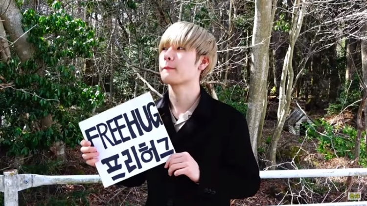 Free Hugs