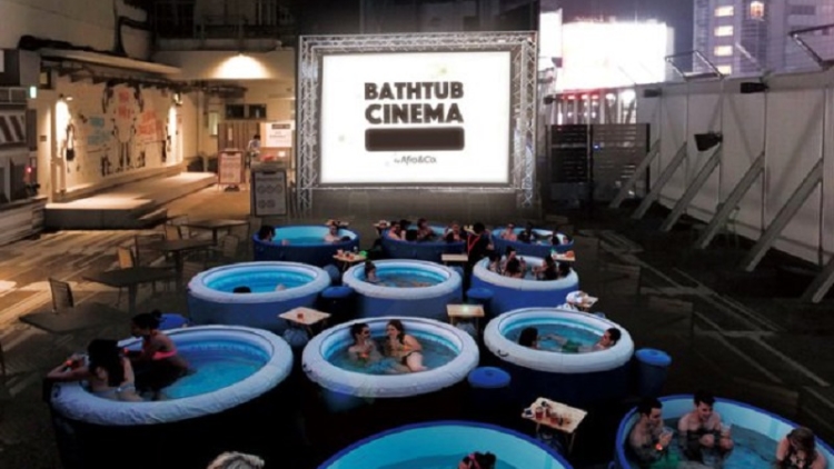 Bathtub Cinema Hadir Di Jepang, Jadi Solusi Mononton Film Di Musim Panas Bathtub Cinema Hadir Di Jepang, Jadi Solusi Mononton Film Di Musim Panas