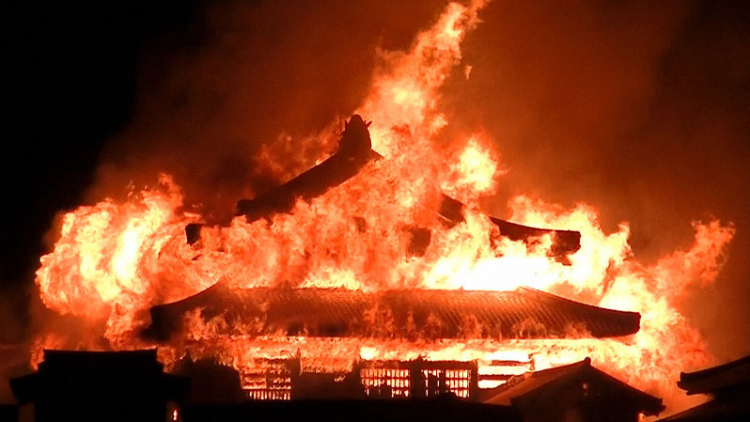 KebakaranKastilShuri