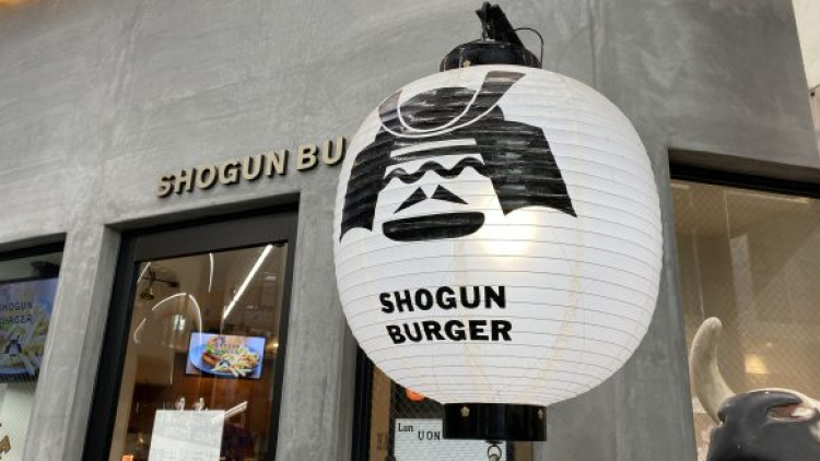 shogun-burger-japanese-samurai-sword-katana-fast-food-cool-japan-tokyo-shinjuku-toyama-1