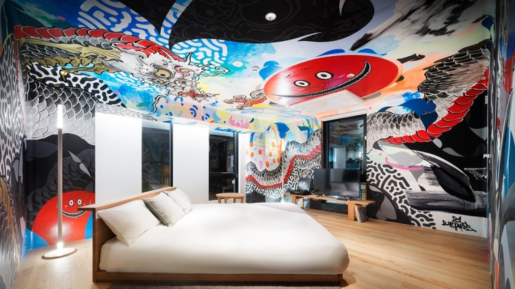 https___bae.hypebeast.com_files_2020_01_best-tokyo-japan-boutique-hotels-travel-bna-claska-trunk-18