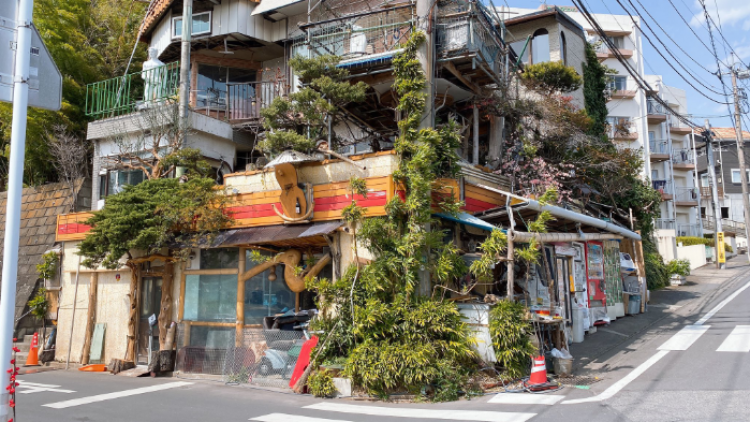 Konbini seperti setting film Ghibli