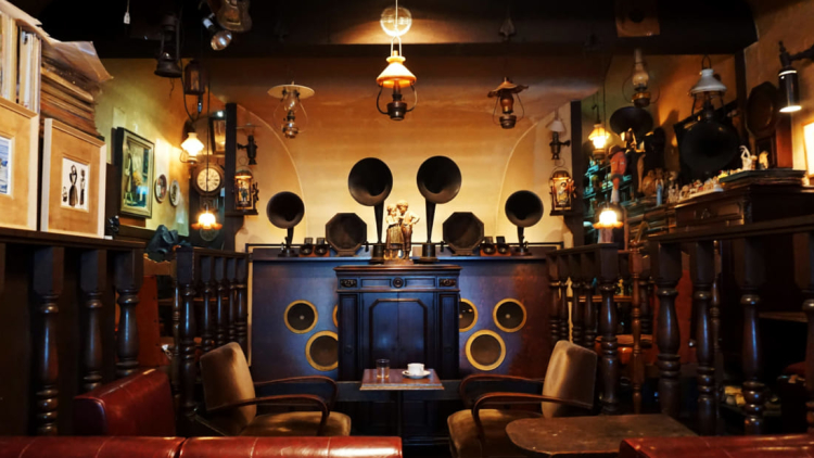 Violon-meikyoku-kissa-Tokyo-Weekender-1100x733