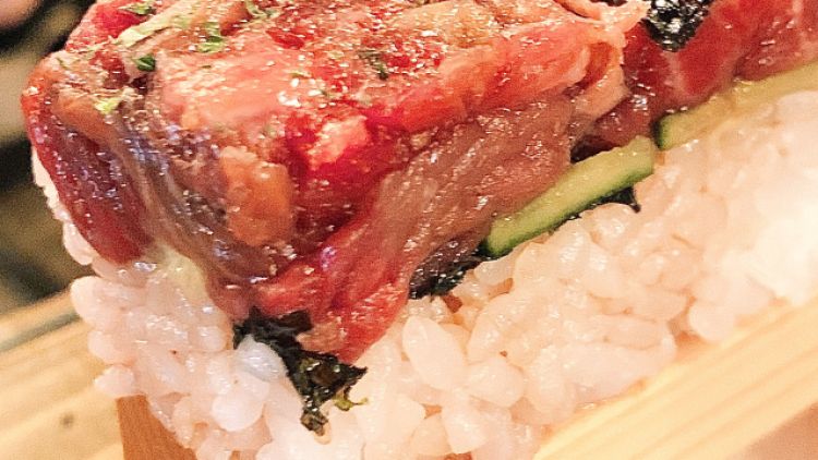 Lezatnya makan sushi yukhoe