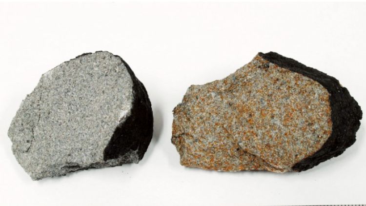 Pecahan meteor yang jatuh di sebuah kondoinium di  Narashino, Prefektur Chiba Meteor jatuh Narashino japanesestation.com