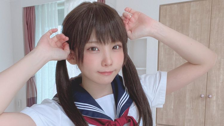 Cosplayer Enako Menjadi Cover Gravure di Majalah Weekly Shonen Champion