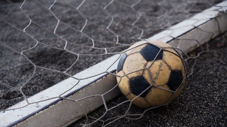 Ilustrasi bola sepak klaster COVID-19 Jepang japanesestation.com