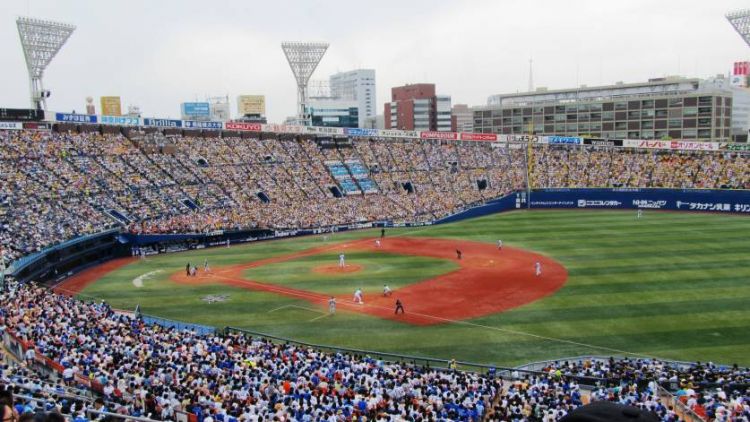 Ilustrasi pertandingan baseball di Jepang baseball populer Jepang japanesestation.com