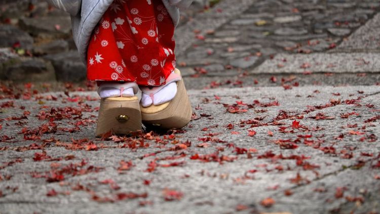 Alas kaki tradisional Alas kaki tradisional