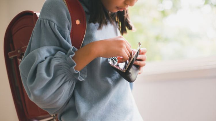 Uang Saku Siswi sekolah