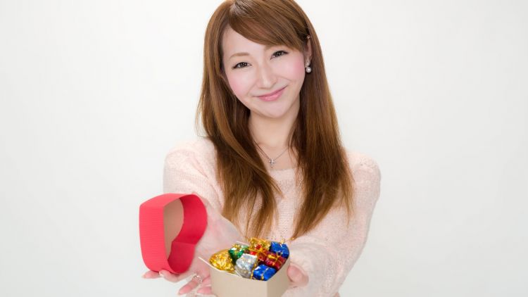 Memberi Cokelat Valentine