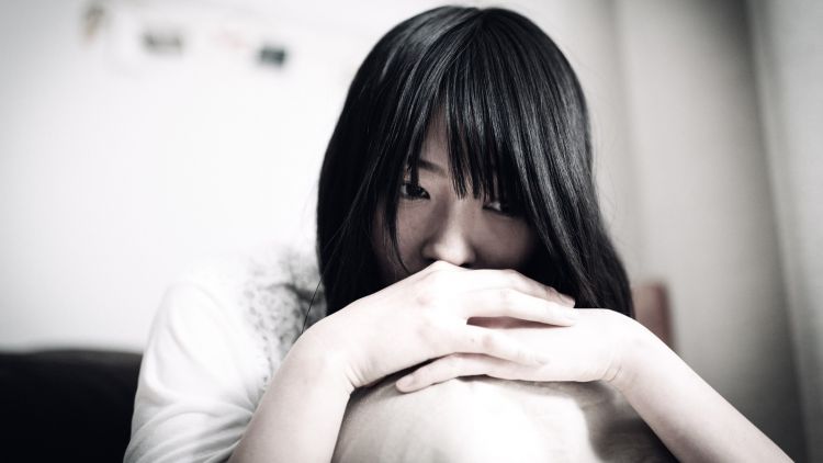 Ilustrasi wanita muda Jepang yang stress wanita Jepang muda stress japanesestation.com