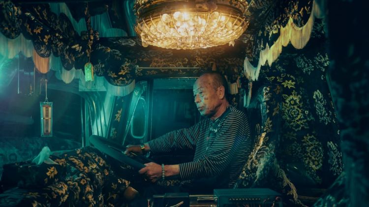 Bagian dalam truk dekotora Bagian dalam truk dekotora