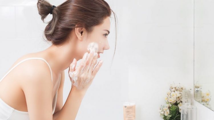 6 pembersih wajah terbaik dari Jepang ini mampu atasi masalah penuaan kulitmu japanesestastion.com