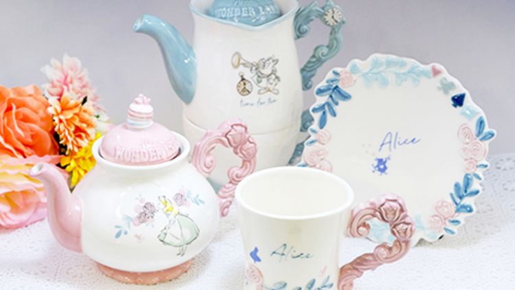 Peralatan makan Alice in Wonderland Nikmati waktu minum teh dengan peralatan makan alice in wonderland ini japanesestation.com
