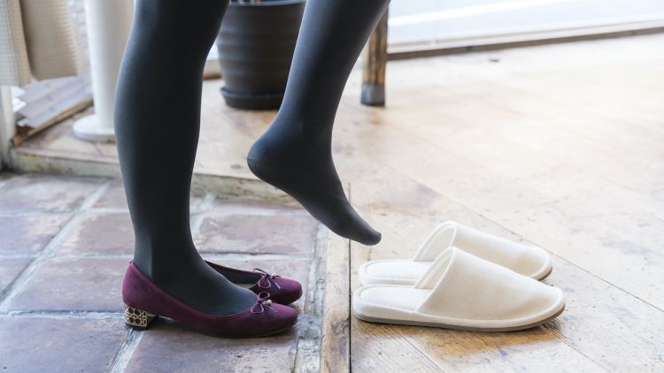 Penggunaan sandal di dalam ruangan di Jepang  Penggunaan sandal di dalam ruangan di Jepang