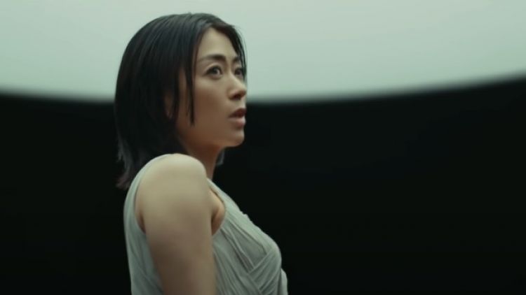 Utada Hikaru dalam music video "Pink Blood" utada hikaru pink blood japanesestation.com