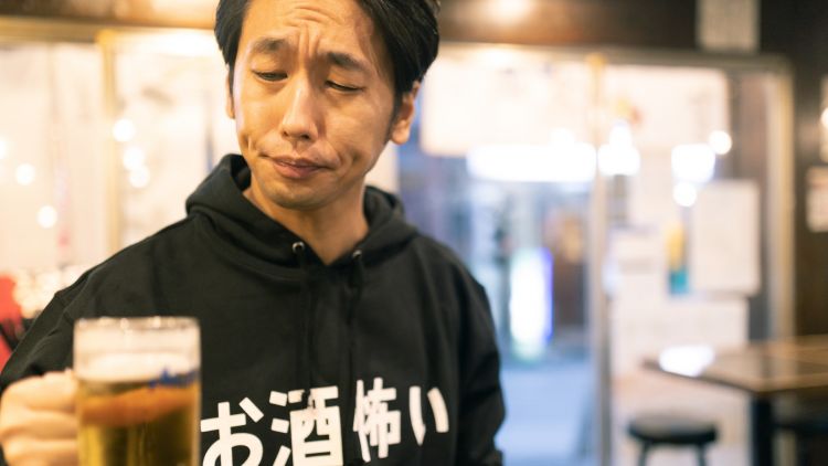 Ilustrasi meminum bir bar jepang japanesestation.com