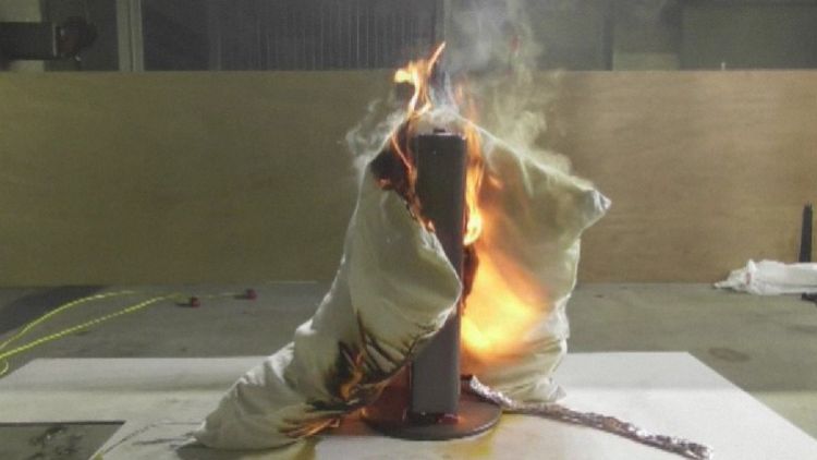 Ilustrasi benda mudah terbakar akibat bersentuhan dengan pemanas listrik, Tokyo Fire Department