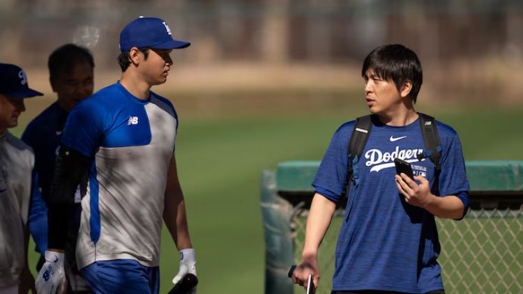 Ohtani (kiri) dan Mizuhara (kanan) (Carolyn Kaster/AP Photo via The Washington Post). Ohtani (kiri) dan Mizuhara (kanan) (Carolyn Kaster/AP Photo via The Washington Post).