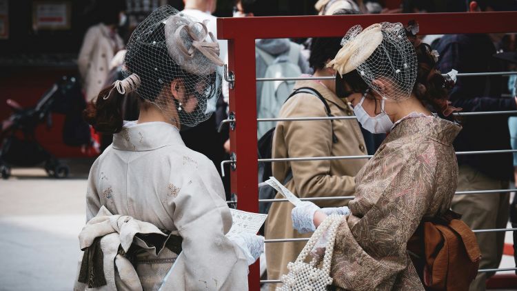 Membaca Keberuntungan di Kuil atau Pura Jepang (Unsplash/Susann Schuster)