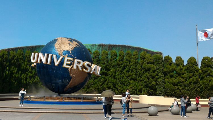 Universal Studio Japan, salah satu taman hiburan di Osaka yang terkenal (Inside Osaka). Universal Studio Japan, salah satu taman hiburan di Osaka yang terkenal (Inside Osaka).