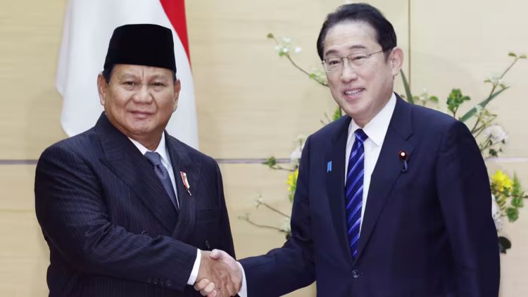 Prabowo Subianto bersalaman dengan PM Fumio Kishida (Nikkei AsiaUichiro Kasai).