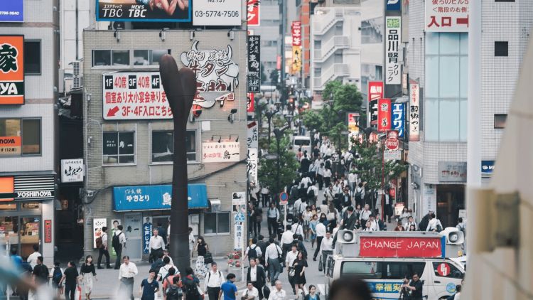 Kerumunan orang Jepang (Pakutaso). Kerumunan orang Jepang (Pakutaso).