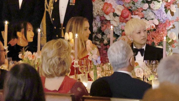 Ikura Yoasobi dan Ayase Yoasobi menghadiri makan malam bersama Joe Biden (Kyodo) Ikura Yoasobi dan Ayase Yoasobi menghadiri makan malam bersama Joe Biden