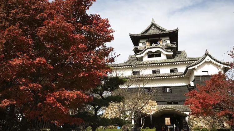 Kastil Inuyama (ANA). Kastil Inuyama (ANA).