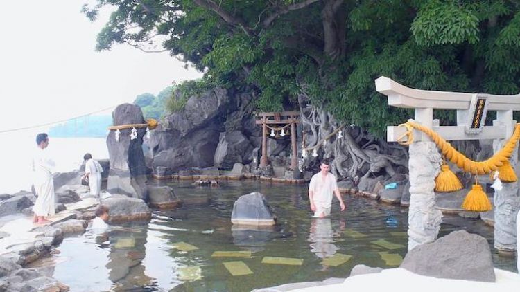 Salah satu onsen di Sakurajima yang kini sudah tidak ada (Japan Guide).
